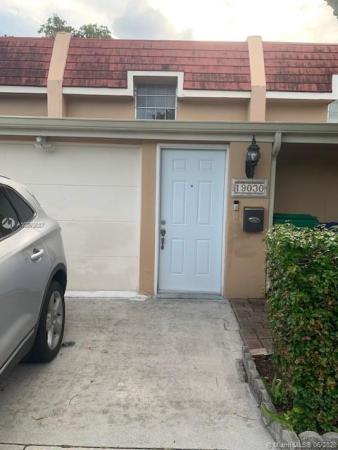 Country Club Of Miami Fairway Townhouses, 19030 Bobolink Dr, Hialeah, Florida 33015, image 2