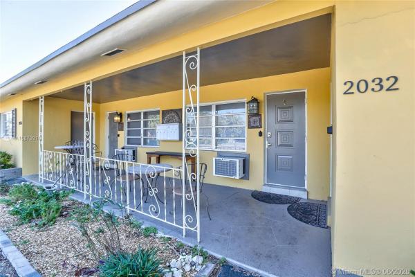 Coral Point, 2032 NE 26th St #1-6, Wilton Manors, Florida 33305, image 2