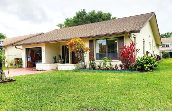 The Meadows Of Crystal Lake, 2368 SW 17th Dr, Deerfield Beach, Florida 33442, image 2