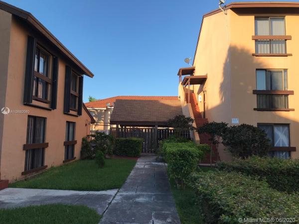 Lynbrook Court, 13045 SW 68th St #109, Kendale Lakes, Florida 33183, image 2