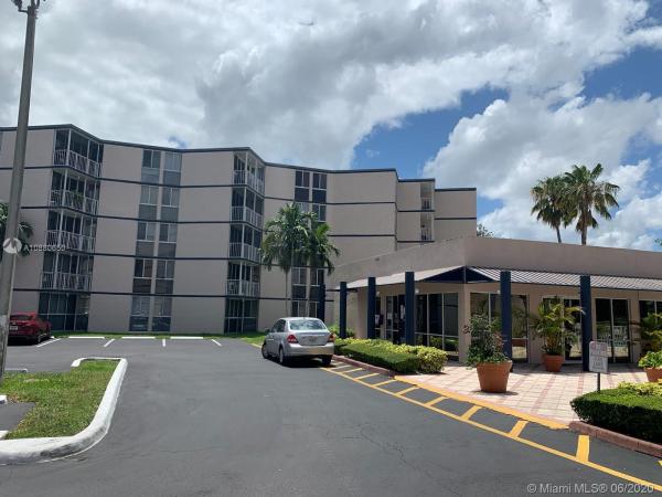 Las Brisas Country Club Of Miami, 7035 NW 186th St #D310, Country Club, Florida 33015, image 2