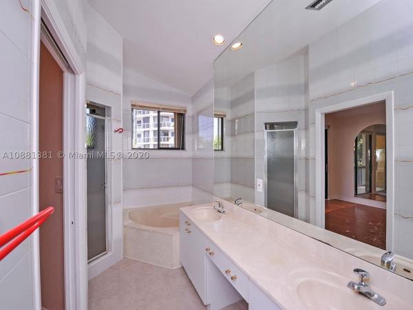 Marina Cove At Harbor Village, 21391 Marina Cove Cir #17-K, Aventura, Florida 33180, image 3