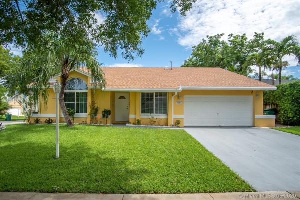 Laguna Pointe, 9791 SW 218th St, Cutler Bay, Florida 33190, image 2
