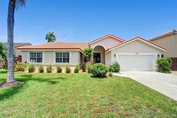 Mansions Cove At Lakes Of The Meadow, 4281 SW 154th Pl, Kendall West, Florida 33185, image 2