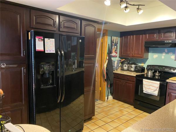 Bird Lakes Townhouses, 4538 SW 144th Ct, Kendale Lakes, Florida 33175, image 2