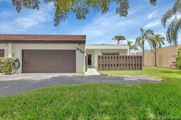 Royal Singapore Lake, 19705 E Lake Dr, Country Club, Florida 33015, image 2
