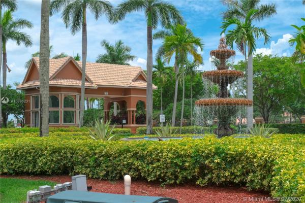 Bella Terra, 124 Isola Cir, Royal Palm Beach, Florida 33411, image 2