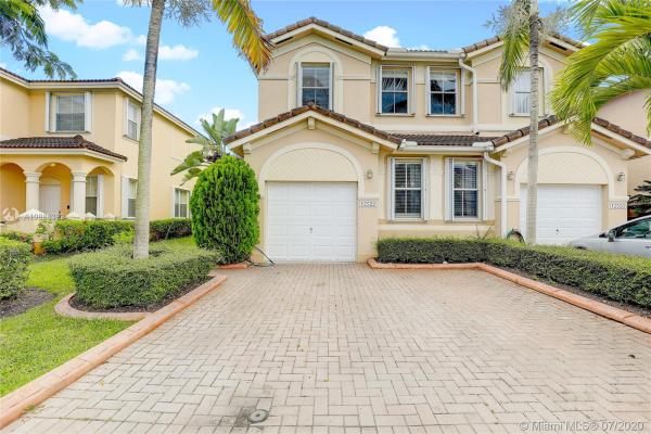 Kendall Breeze South, 12522 SW 125th Ter, Three Lakes, Florida 33186, image 2