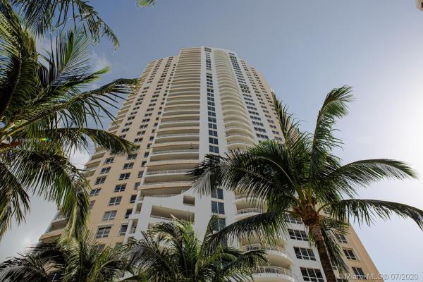 Three Tequesta Point, 848 Brickell Key Dr #4301, Miami, Florida 33131, image 2