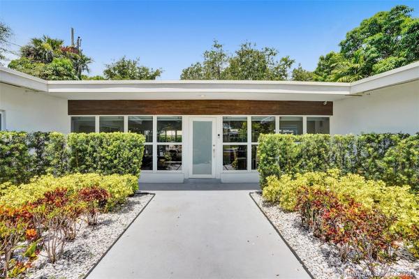 Sky Lake, 1990 NE 195th Dr, North Miami Beach, Florida 33179, image 2