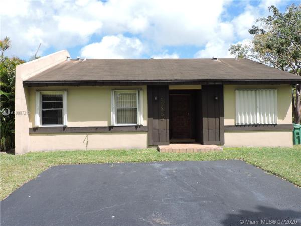 Devon Aire Villas, 11955 SW 123rd Ave #11955, The Crossings, Florida 33186, image 2