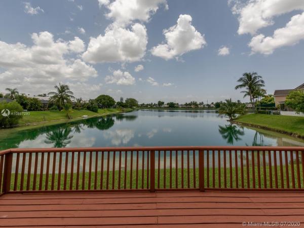 Courtyards At Deerwood, 14722 SW 123rd Ave, Three Lakes, Florida 33186, image 2