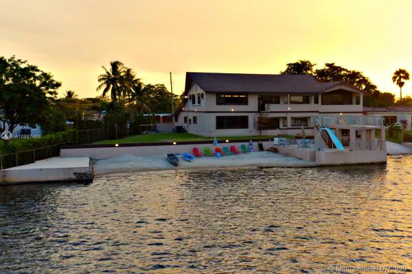 Westwood Lakes Residential, 5045 Westwood Lake Dr, Westwood Lakes, Florida 33165, image 2