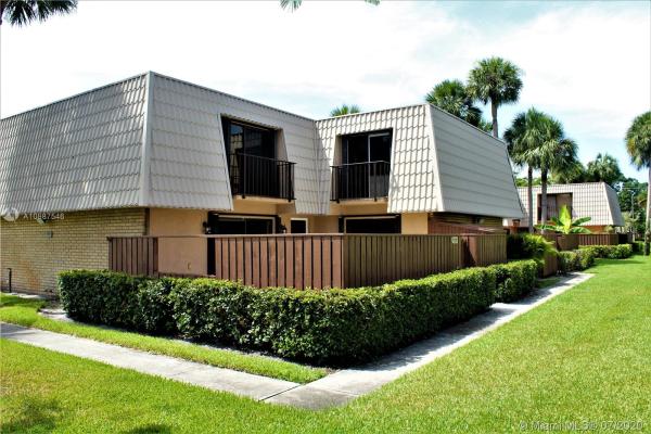 Village Of Sandalwood Lakes South, 5709 57th Way, West Palm Beach, Florida 33409, image 2