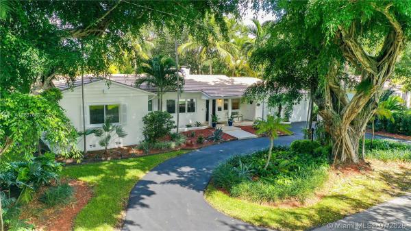 Coral Gables Country Club, 4310 San Amaro Dr, Coral Gables, Florida 33146, image 2