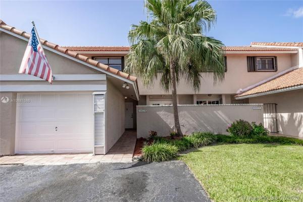 Townhomes Of La Jolla, 11674 SW 91st Ter, Kendall, Florida 33176, image 2