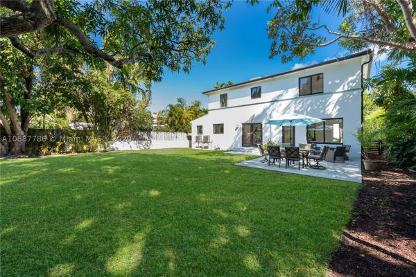Beach View, 6166 Pine Tree Dr, Miami Beach, Florida 33140, image 2