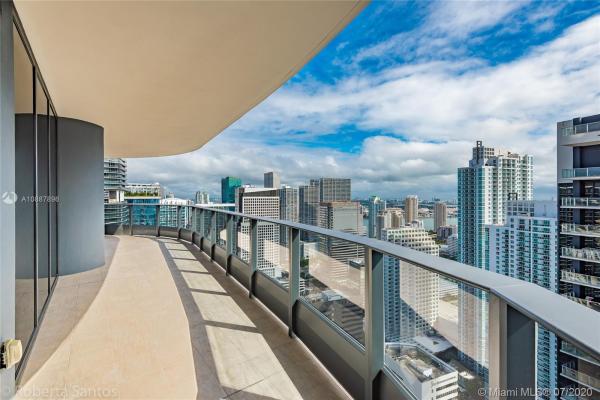 1000 Brickell Plz #4815, Miami, Florida 33131, image 2