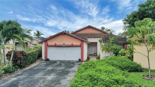 Lakes Of The Meadow, 5030 SW 147 Pl #, Kendall West, Florida 33185, image 2