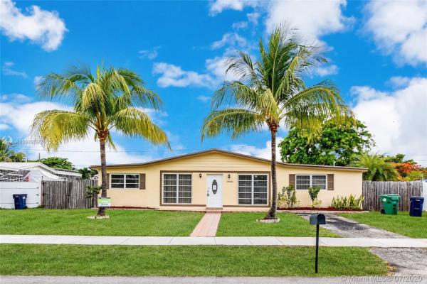 Pine Tree Manor, 19900 Kingston Dr, Cutler Bay, Florida 33157, image 2