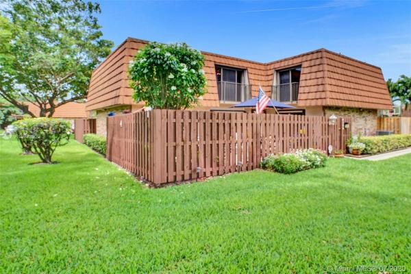 Camelot Lakes, 4109 Wimbledon Dr, Cooper City, Florida 33026, image 2
