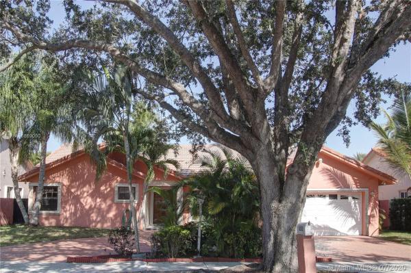 Royal Lakes, 8555 NW 165th St, Miami Lakes, Florida 33016, image 2