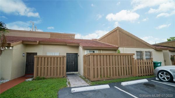 Tamiami Lakes Townhomes, 1194 SW 135th Pl, Tamiami, Florida 33184, image 2
