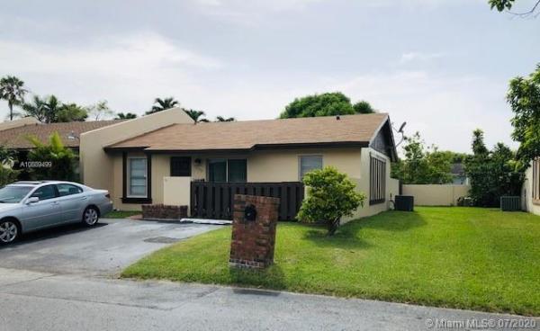 Devon Aire Villas, 10806 SW 123 Pl #, The Crossings, Florida 33186, image 2