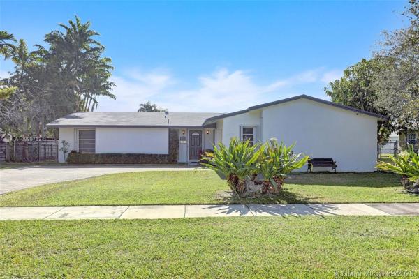 Bel Aire, 9434 Sterling Dr, Cutler Bay, Florida 33157, image 2