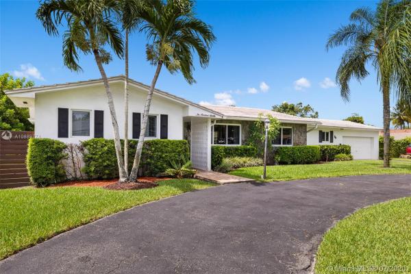 Biscayne Gardens, 290 NE 151st St, Golden Glades, Florida 33162, image 2