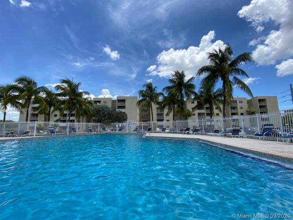 Fontainebleau Gardens, 8145 NW 7th St #321, Fountainebleau, Florida 33126, image 2