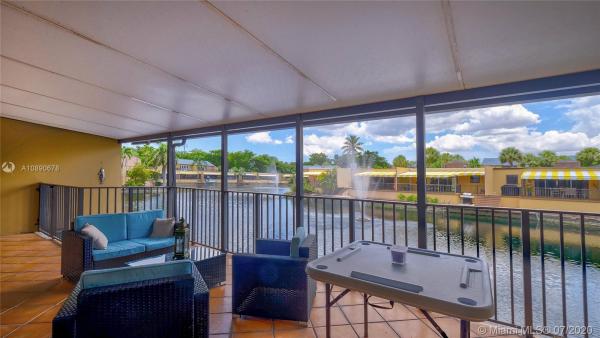 Loch Lomond East, 16105 Kingsmoor Way #16105, Miami Lakes, Florida 33014, image 2