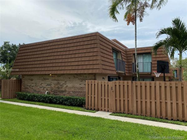 Camelot Gardens, 2542 Camelot Ct, Cooper City, Florida 33026, image 2