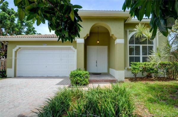 Karenero Falls, 9007 SW 161st Ter, Palmetto Bay, Florida 33157, image 2