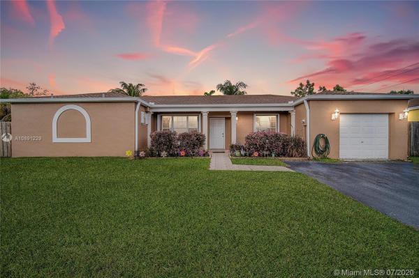 Villas Of Deerwood, 12563 SW 144th Ter, Three Lakes, Florida 33186, image 2