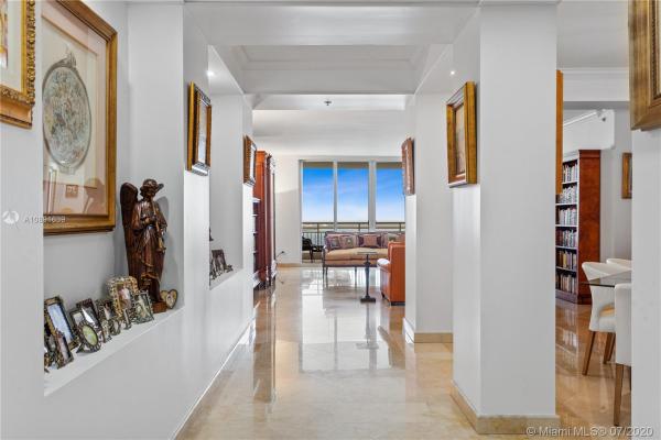 Two Tequesta Point, 808 Brickell Key Dr #2404, Miami, Florida 33131, image 2