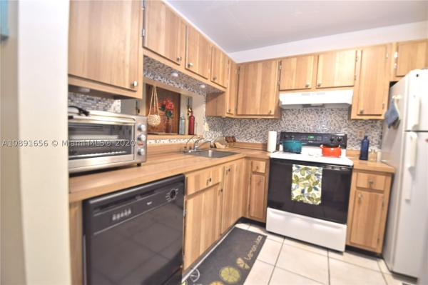 Gardens Of Kendall South, 10845 SW 112th Ave #215, Goulds, Florida 33176, image 2