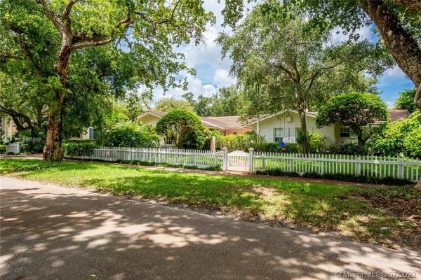 Coral Gables Country Club, 4430 Santa Maria St, Coral Gables, Florida 33146, image 2