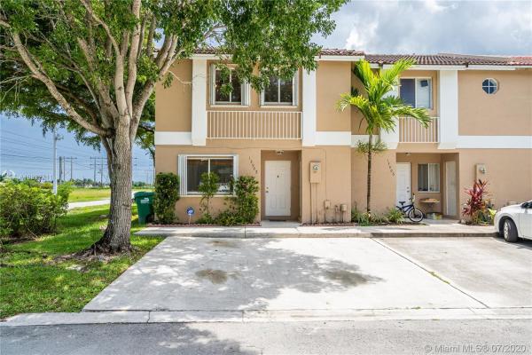 Weitzer Serena Lakes Townhomes, 13902 SW 178th St, Richmond West, Florida 33177, image 2