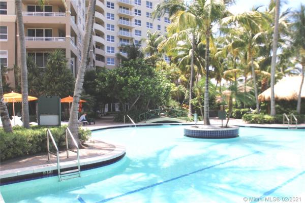 Turnberry On The Green, 19501 W Country Club Dr #910, Aventura, Florida 33180, image 2