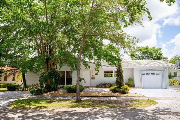 Loch Ness, 7323 Loch Ness Dr, Miami Lakes, Florida 33014, image 2