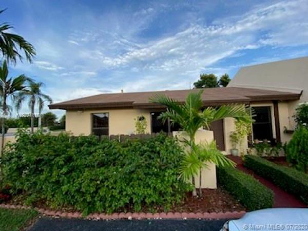 Devon Aire Villas, 11101 SW 122nd Ct, The Crossings, Florida 33186, image 2