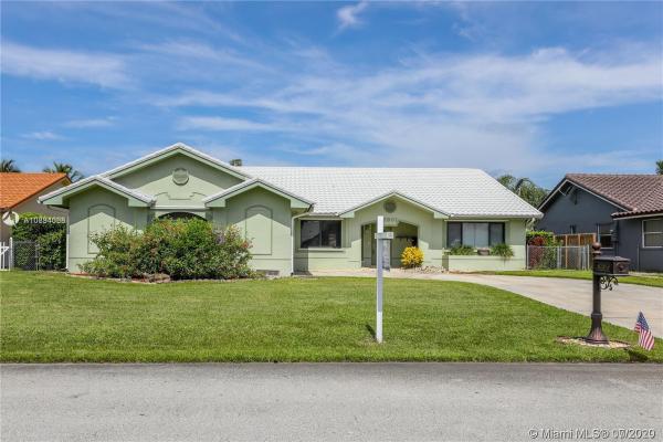 Waverly Hundred, 6301 Olde Moat Way, Davie, Florida 33331, image 2