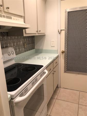 Town & Country, 1431 S 14th Ave #202, Hollywood, Florida 33020, image 2