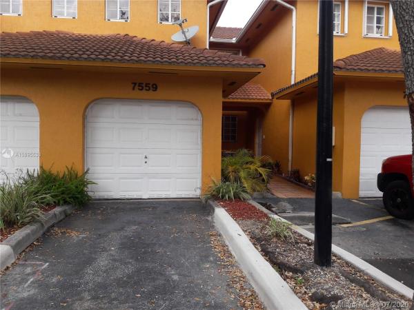 Lilandia Estates, 7559 NW 175th St #7559, Country Club, Florida 33015, image 2