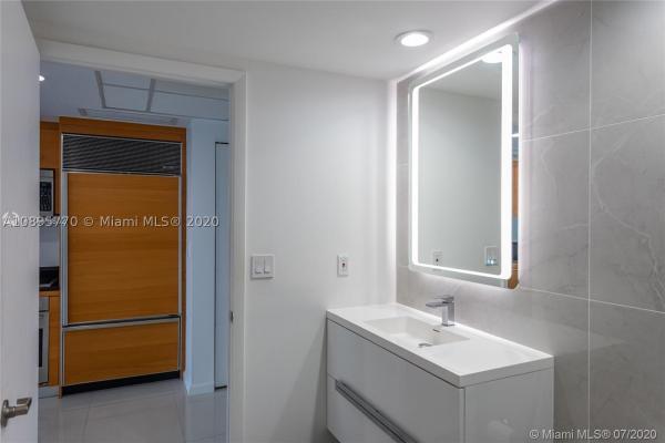 Icon Brickell Tower 1, 475 Brickell Ave #4710, Miami, Florida 33131, image 1