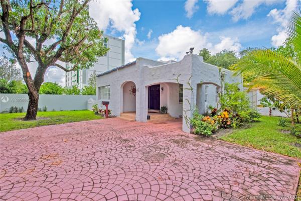 Country Club Estates, 632 La Villa Dr, Miami Springs, Florida 33166, image 2