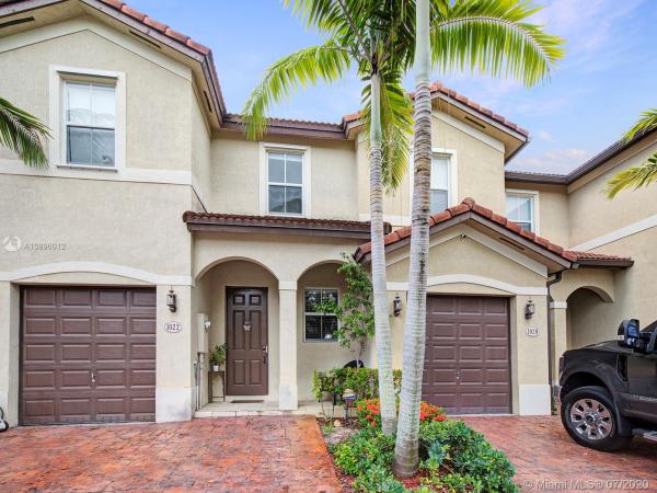 Ives Dairy Townhomes, 1022 NE 208th St, Ives Estates, Florida 33179, image 2