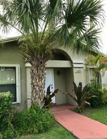 Westwind Lakes Garden Homes, 6405 SW 152nd Pl #7-05, Kendall West, Florida 33193, image 2
