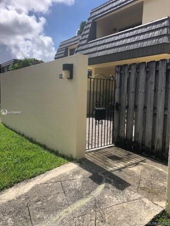 Kendale Lakes Townhouses, 8493 SW 137th Ave #8493, Kendale Lakes, Florida 33183, image 2